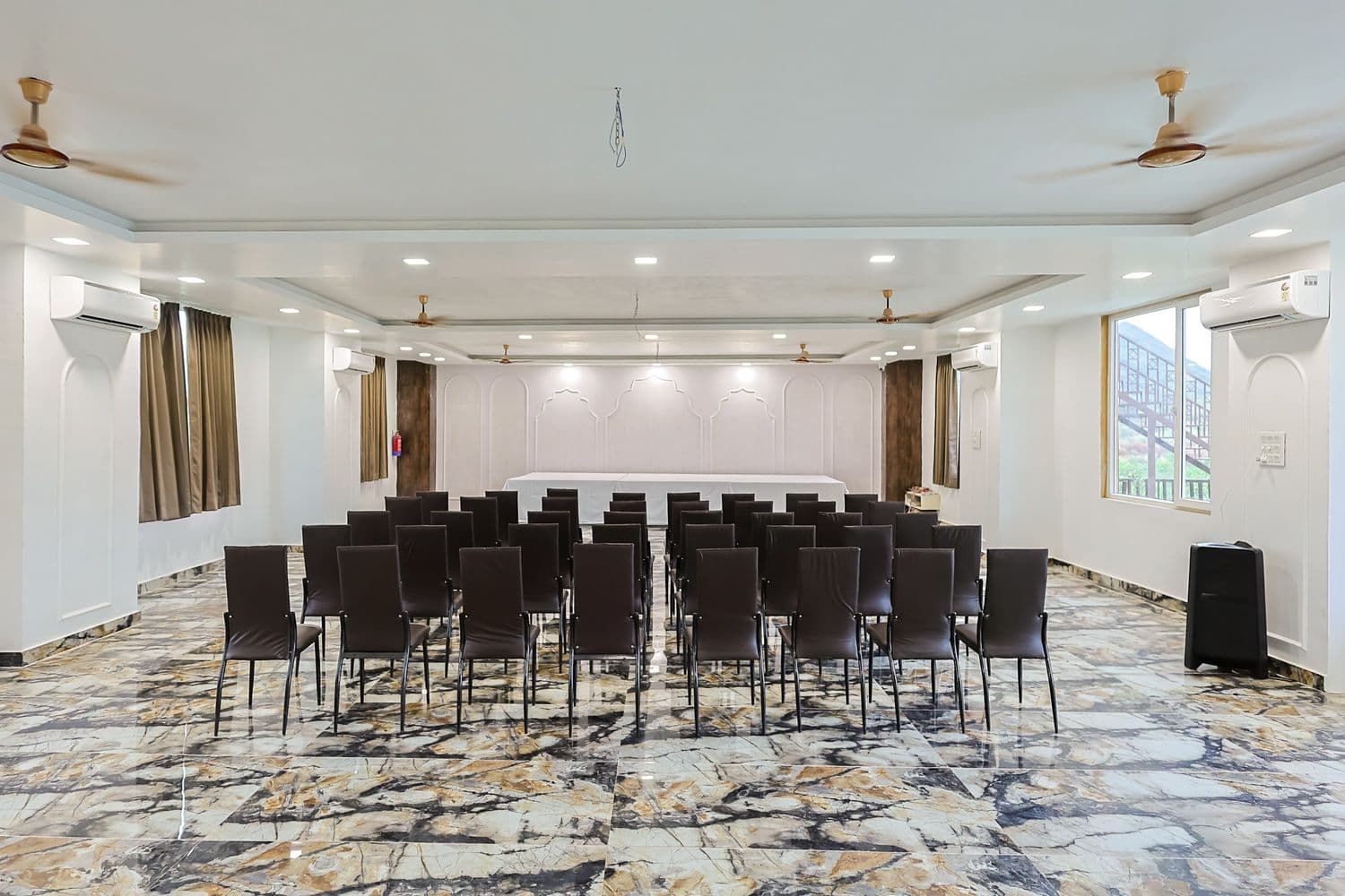 Luxury reception dining table